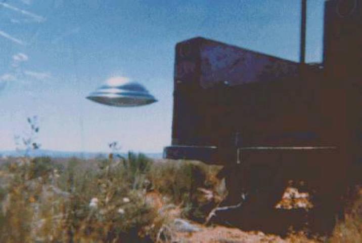 Fil:Äkta fotografi UFO ..jpg