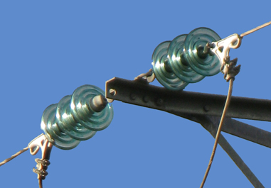 Fil:Powerlines 33kv glass insulator.jpg